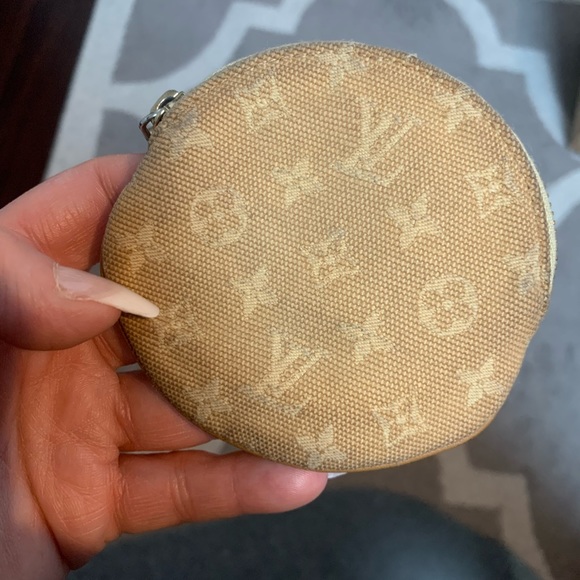 2006 authentic Louis Vuitton small coin pouch - Picture 1 of 16